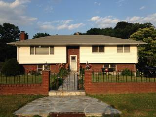 47 Ardsley Rd, Waterbury, CT 06708 exterior