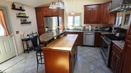 18 Roger Rd, Johnston, RI 02919 exterior