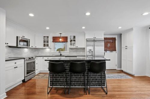 20 Toilsome Ave, Norwalk, CT 06851 exterior