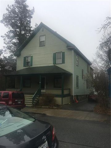 25 Rhode Island Ave, Middletown, RI 02840 exterior