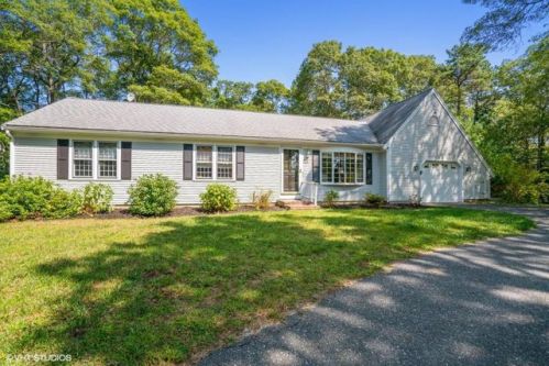 2 Abigails Way, Sandwich, MA 02563 exterior