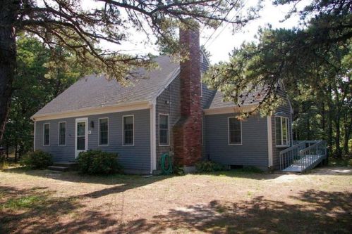 25 Perry Ln, Eastham, MA 02642 exterior