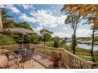 59 Quarry Dock Rd, Branford, CT 06405 exterior