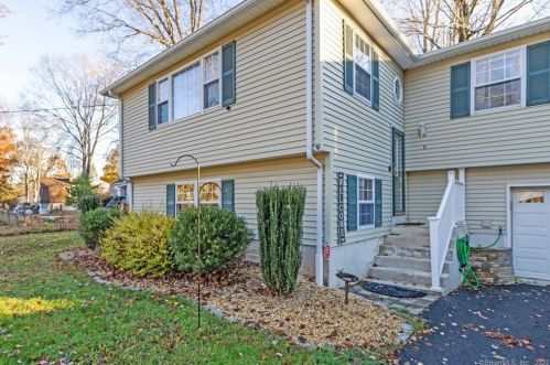 6 Huckleberry Acres Rd, East Hampton, CT 06424 exterior