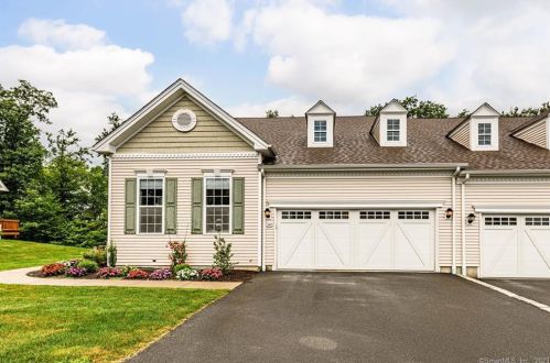 240 Sycamore Dr, Waterbury, CT 06712 exterior