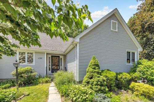 137 Running Brk, Huntington, CT 06484 exterior
