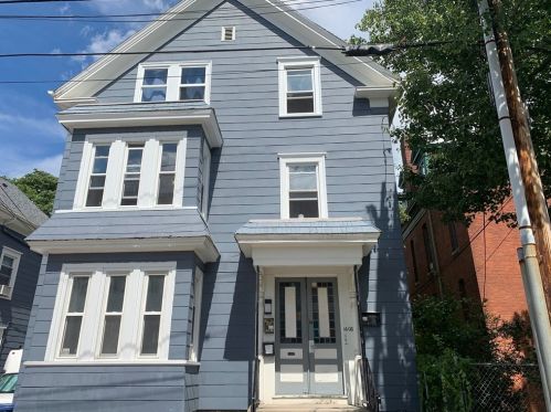 1406 Pleasant St, New-Bedford, MA 02740 exterior