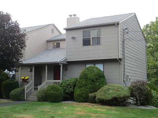 1605 Pinewood Dr, Smithfield, RI 02917 exterior