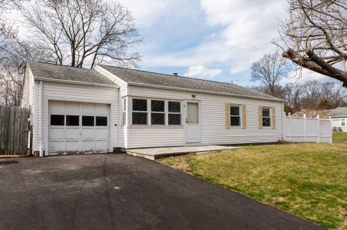 8 Jenna Rd, Wallingford, CT 06492 exterior