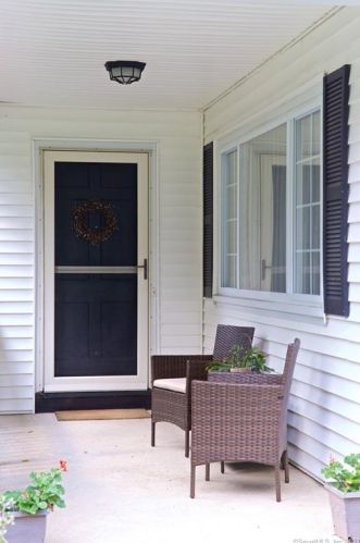 36 Esquire Rd, Norwalk, CT 06851 exterior