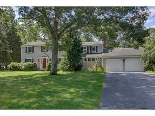 4 Robbins Dr, Barrington, RI 02806 exterior