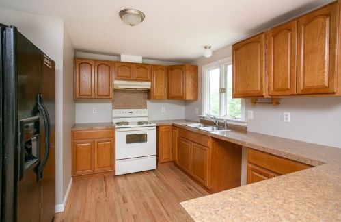 33 Sand Hill Rd, Charlestown, RI 02813 exterior