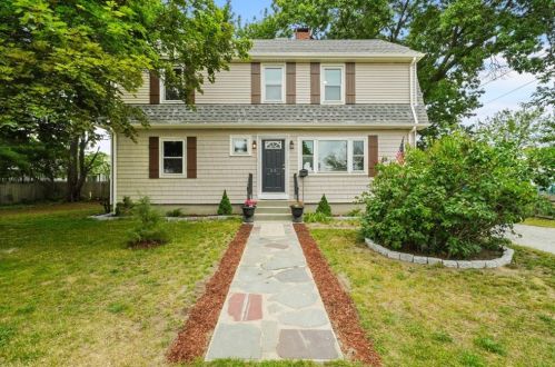 15 Everleth Ave, Warwick, RI 02888 exterior