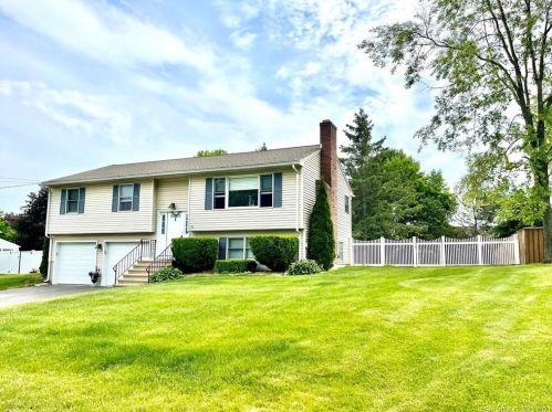 18 Christopher Dr, Enfield, CT 06082 exterior