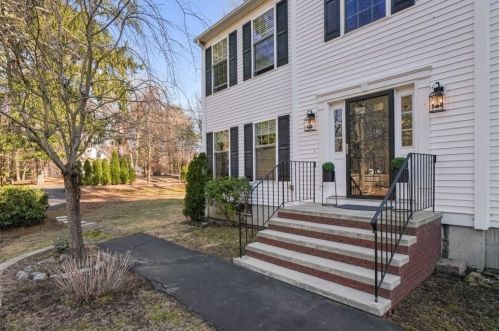 207 Cushing St, Hingham, MA 02043 exterior