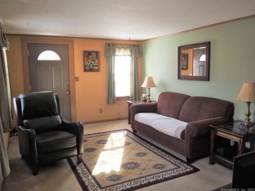 94 Hawthorne St, Manchester, CT 06042 exterior