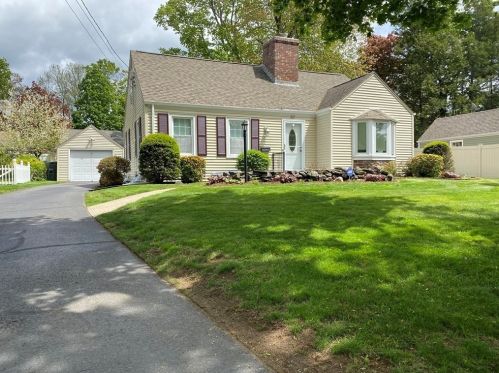 37 Pilgrim Rd, Springfield, MA 01118 exterior