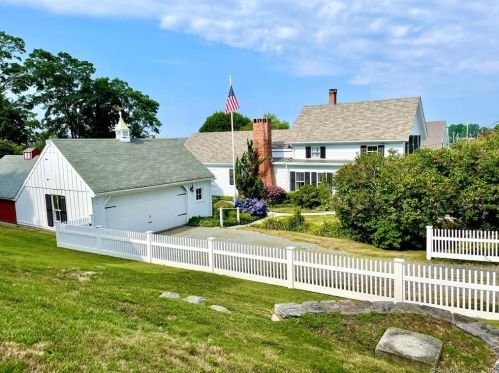 11 Cove St, Groton, CT 06340 exterior