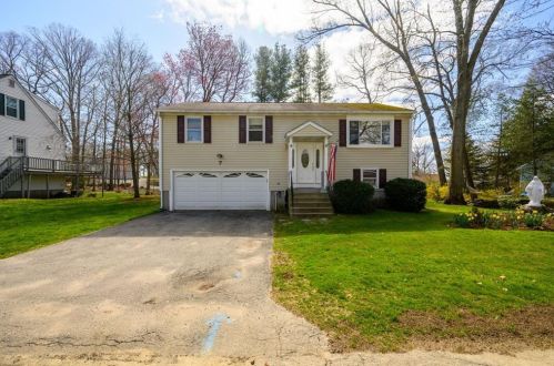 7 Oakwood Ave, Lincoln, RI 02865 exterior