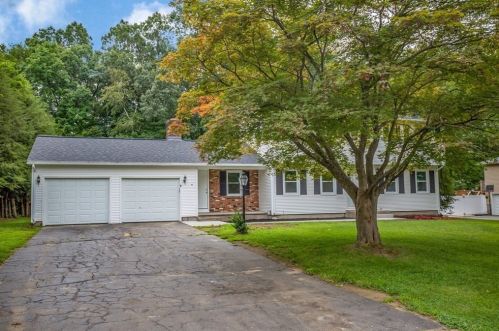 19 Sunbriar Dr, Montgomery, MA 01085 exterior