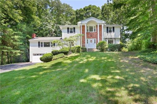 70 Kingsbury Dr, Bridgeport, CT 06611 exterior