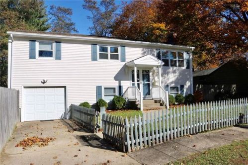 131 Lockhaven Rd, Warwick, RI 02889 exterior