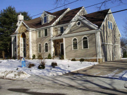 30 Spaulding Ln, Newton, MA 02459 exterior