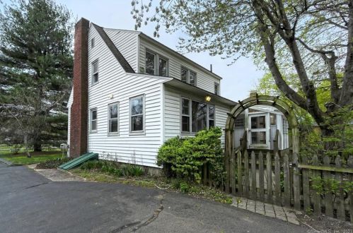 15 Laydon Ave, North-Haven, CT 06473 exterior