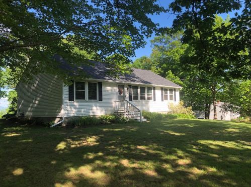 32 Ridge Rd, Tilton, NH 03276 exterior