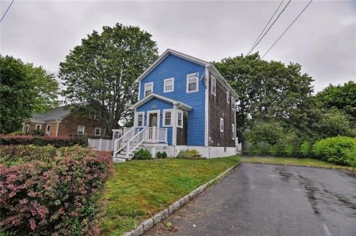 103 Beacon St, Middletown, RI 02842 exterior