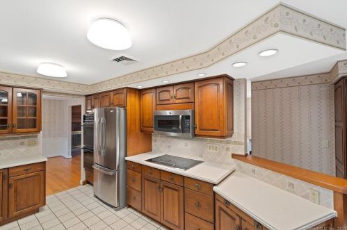 50 Deepwood Dr, Wapping, CT 06074 exterior