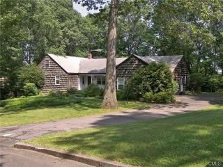 675 Hollydale Rd, Fairfield, CT 06824 exterior