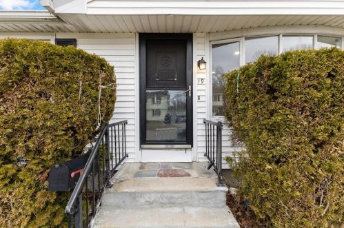19 Jacksonia Dr, North-Providence, RI 02911 exterior