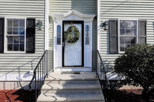 9 Kristen Dr, North-Providence, RI 02911 exterior