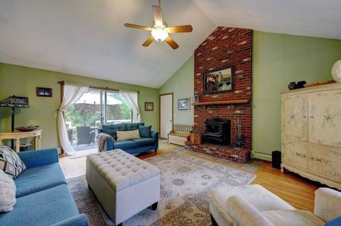 471 Shermantown Rd, South-Kingstown, RI 02874 exterior