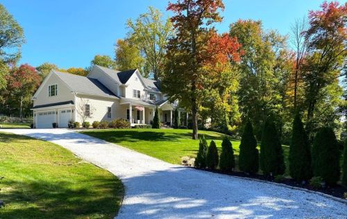111 Putting Green Rd, Bridgeport, CT 06611 exterior