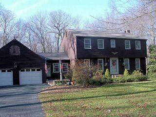 15 Victoria Ln, East-Hampton, CT 06447 exterior