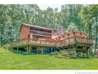 100 Loper St, Southington, CT 06489 exterior