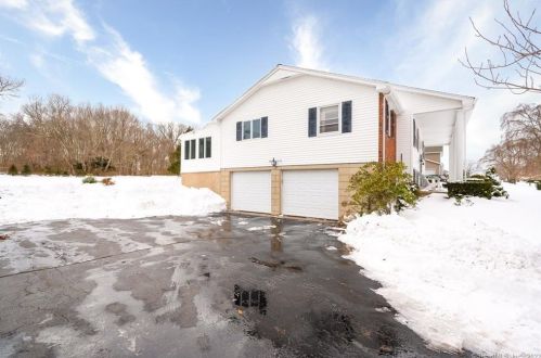 6 Colonial Dr, Waterford, CT 06385 exterior