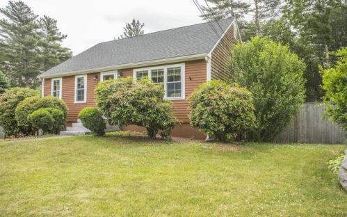 20 Wintergreen Ln, Taunton, MA 02780 exterior