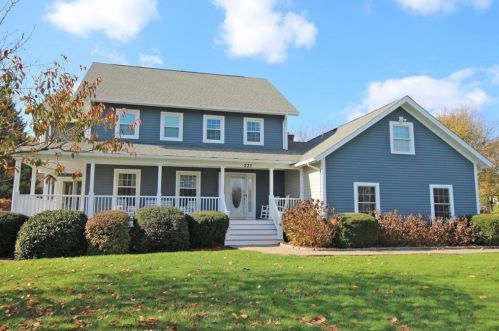 233 Meadow Ln, Middletown, RI 02842 exterior