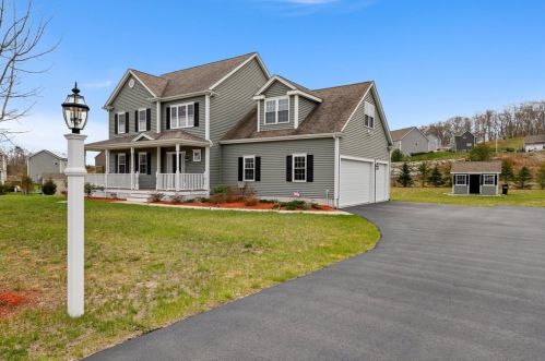 57 Glenside Dr, Blackstone, MA 01504 exterior