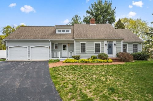 45 Cobblestone Ln, Weymouth, MA 02190 exterior