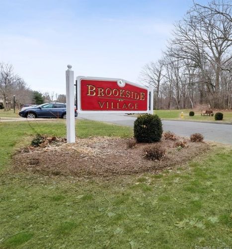 78 Brookside Vlg, Enfield, CT 06082 exterior