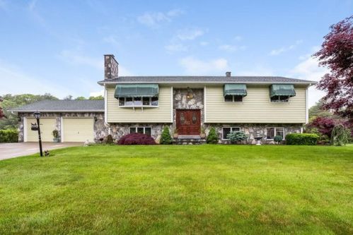 15 Tracey St, Acushnet, MA 02743 exterior