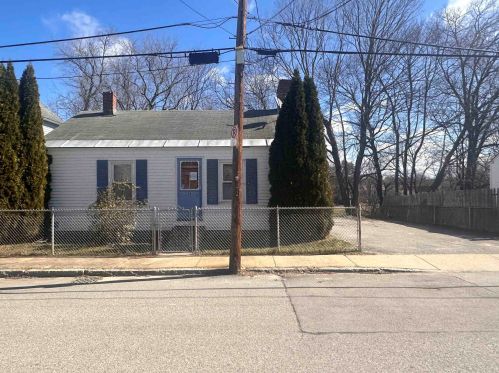 39 Perham St, Nashua, NH 03064 exterior