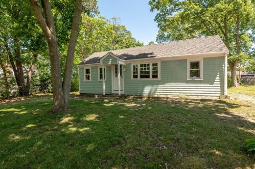 170 Hinckley Rd, Hyannis, MA 02601 exterior