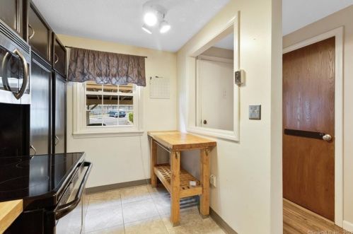 50 Rising Trail Dr, Middletown, CT 06457 exterior