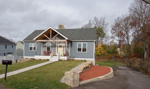 165 Wilcox St, Woonsocket, RI 02895 exterior