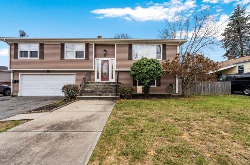 24 Randall Rd, North Providence, RI 02904 exterior